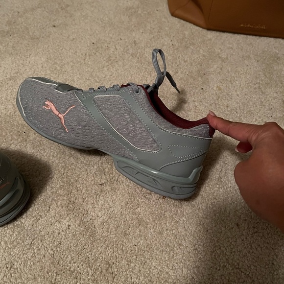 Puma sneakers excellent used condition - Picture 4 of 9